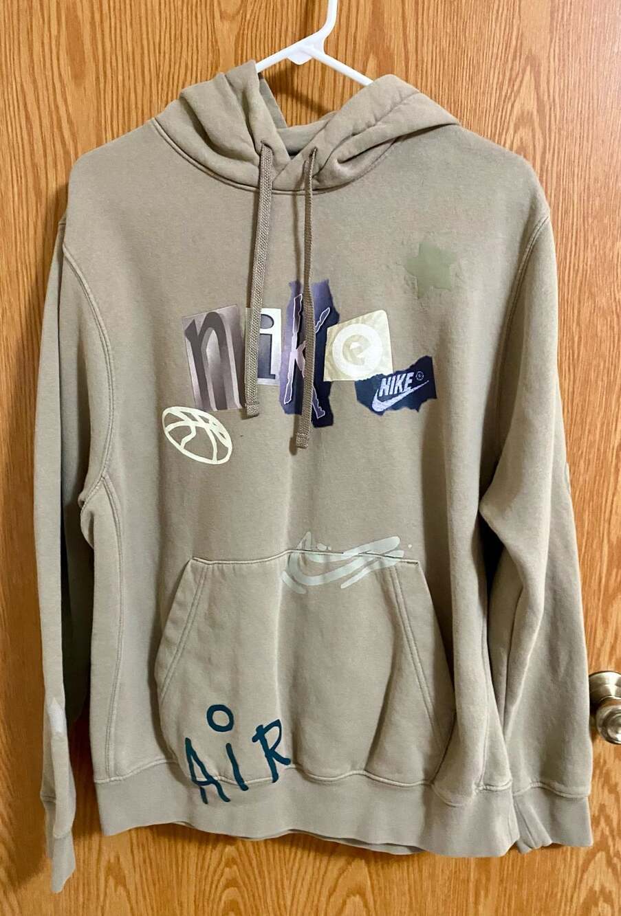 Nike Sport Essentials+ Multi-Logo Graffiti Pullover Hoodie DZ3071-087 Medium